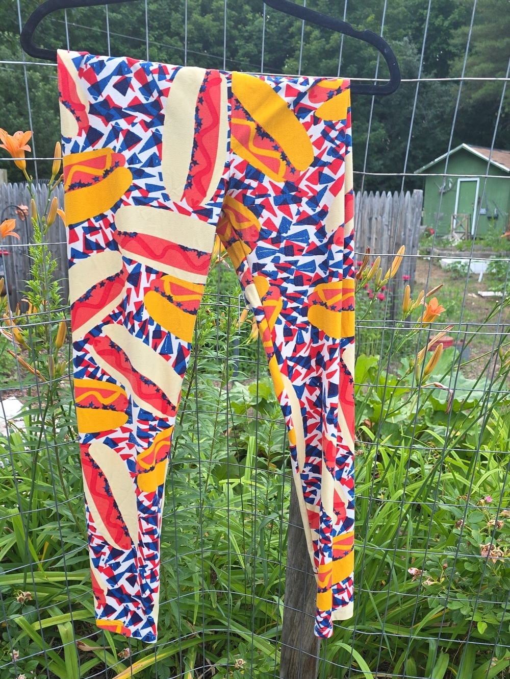 LuLaRoe Hotdog Leggings Os